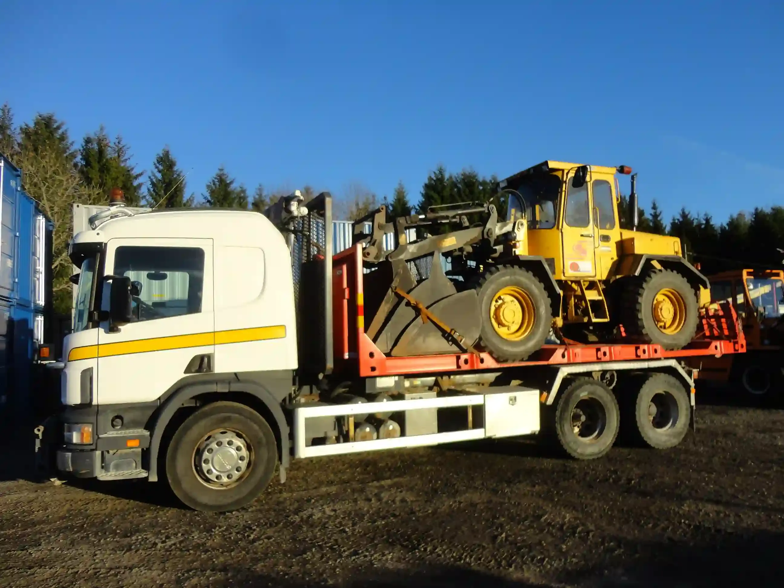 SISU 16t maskinflak med hjulfickor 001